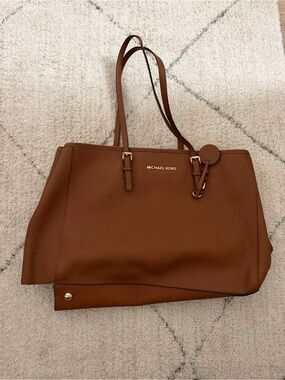 Ripped Michael Kors Jet Set Travel Large Leather Tote Bag in brown